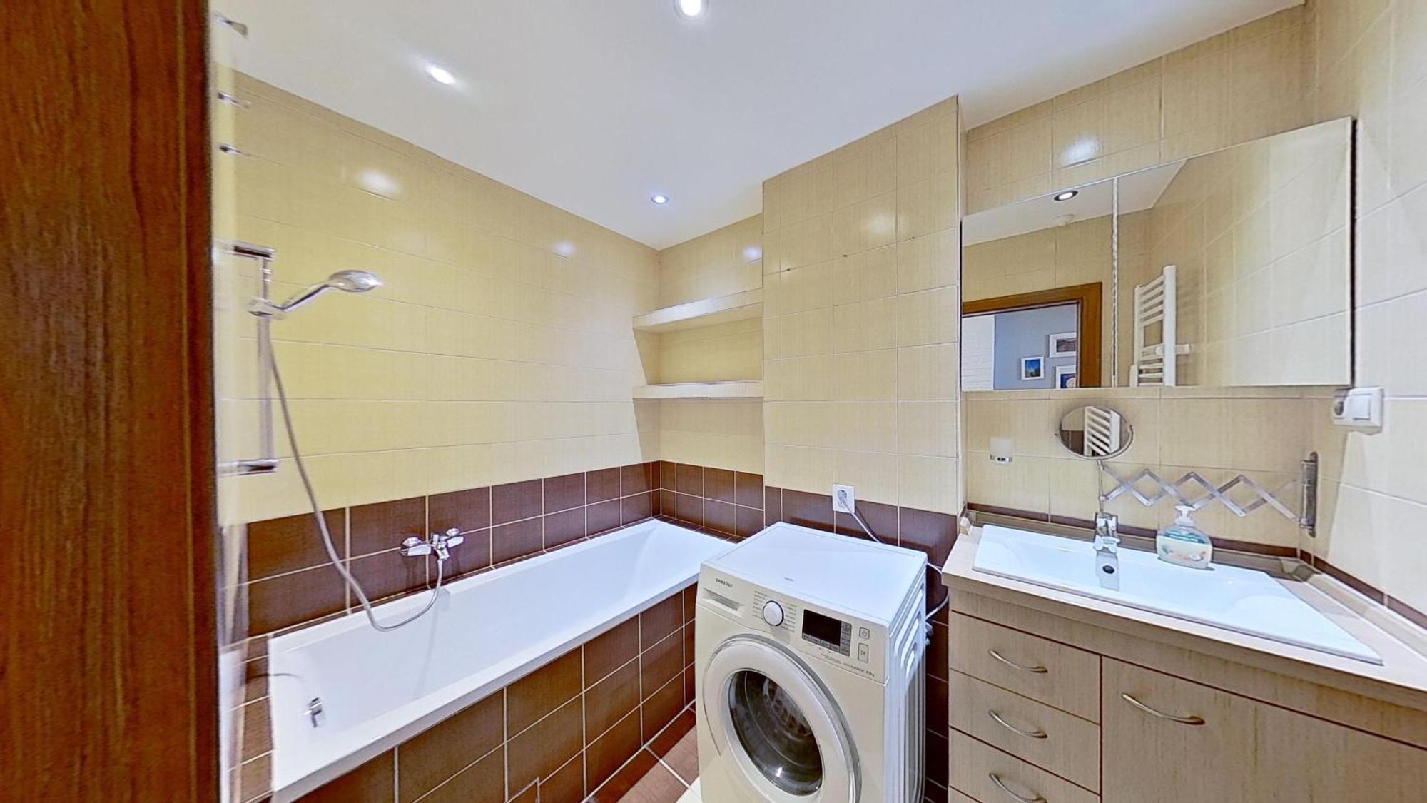 2Br Apt With Free Garage Parking, Close To The Historic Centre Bratislava Ngoại thất bức ảnh